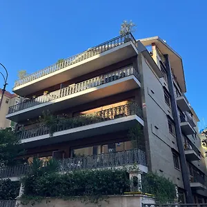 https://savoia-house.it-romehotels.com